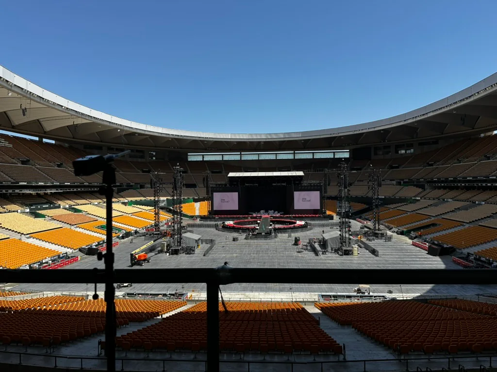 Montaje del escenario en el Estadio de La Cartuja