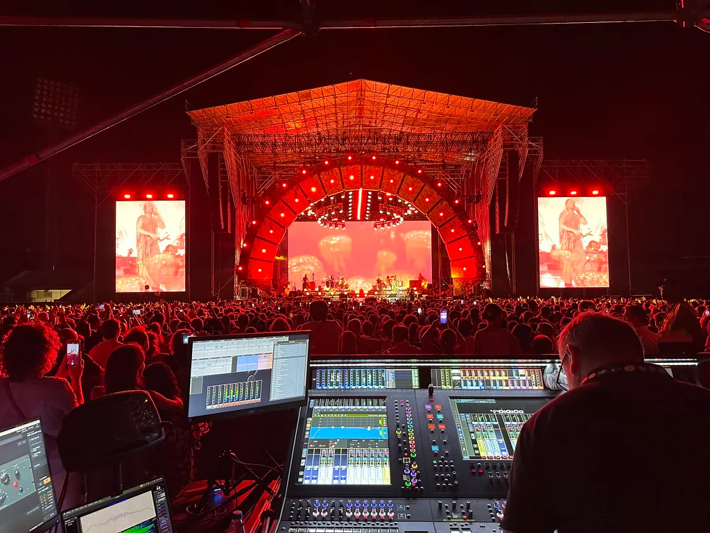 Puesto FOH durante la Gira Salvaje de Manuel Carrasco